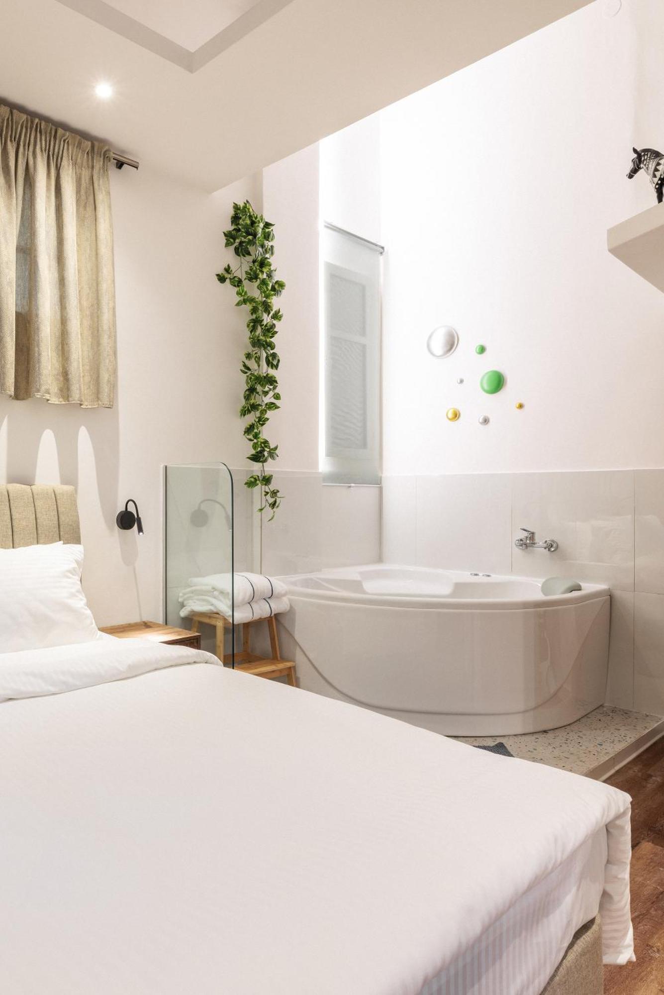 Couple-In Magical Suite With Jacuzzi Thessaloniki Exterior photo
