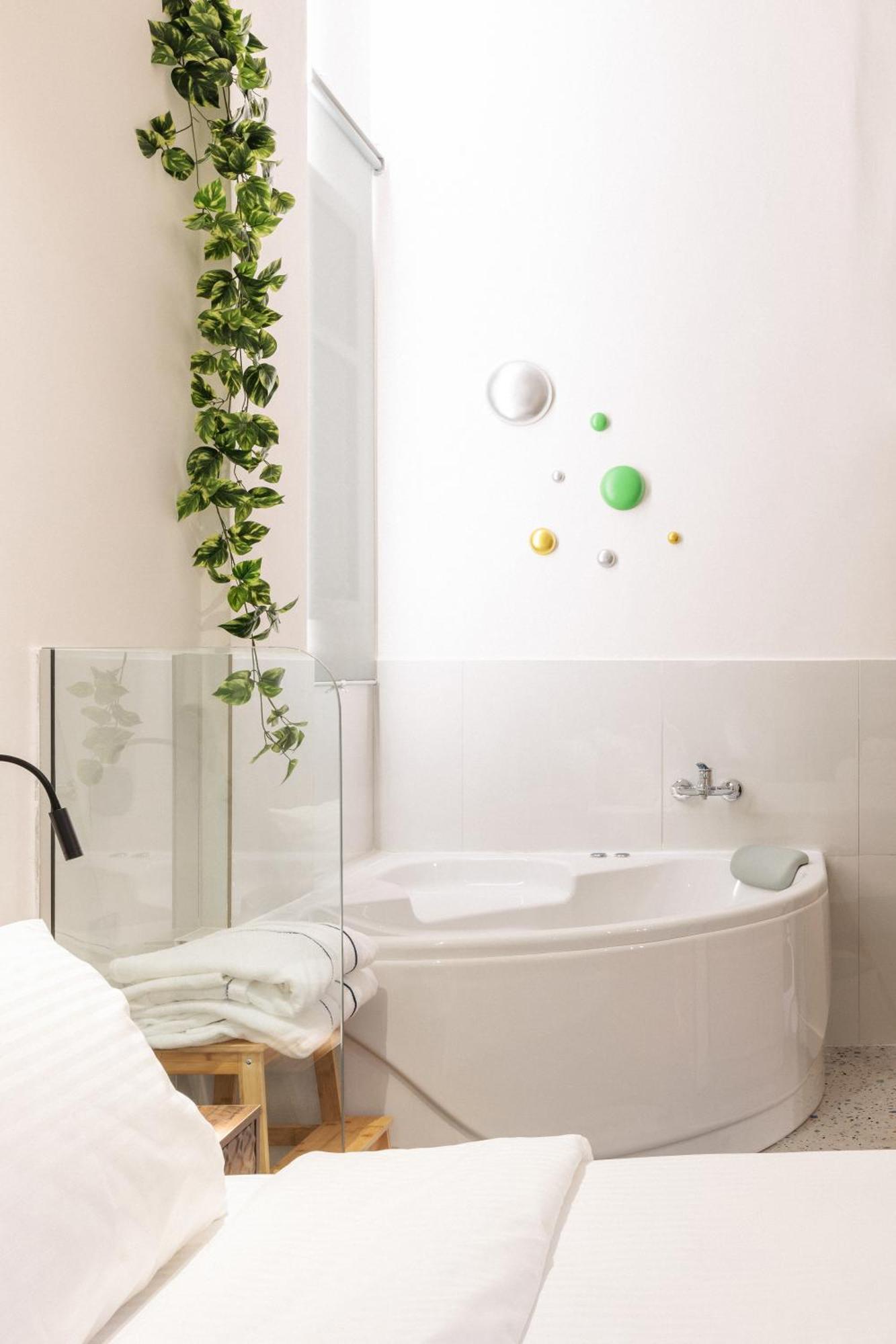 Couple-In Magical Suite With Jacuzzi Thessaloniki Exterior photo