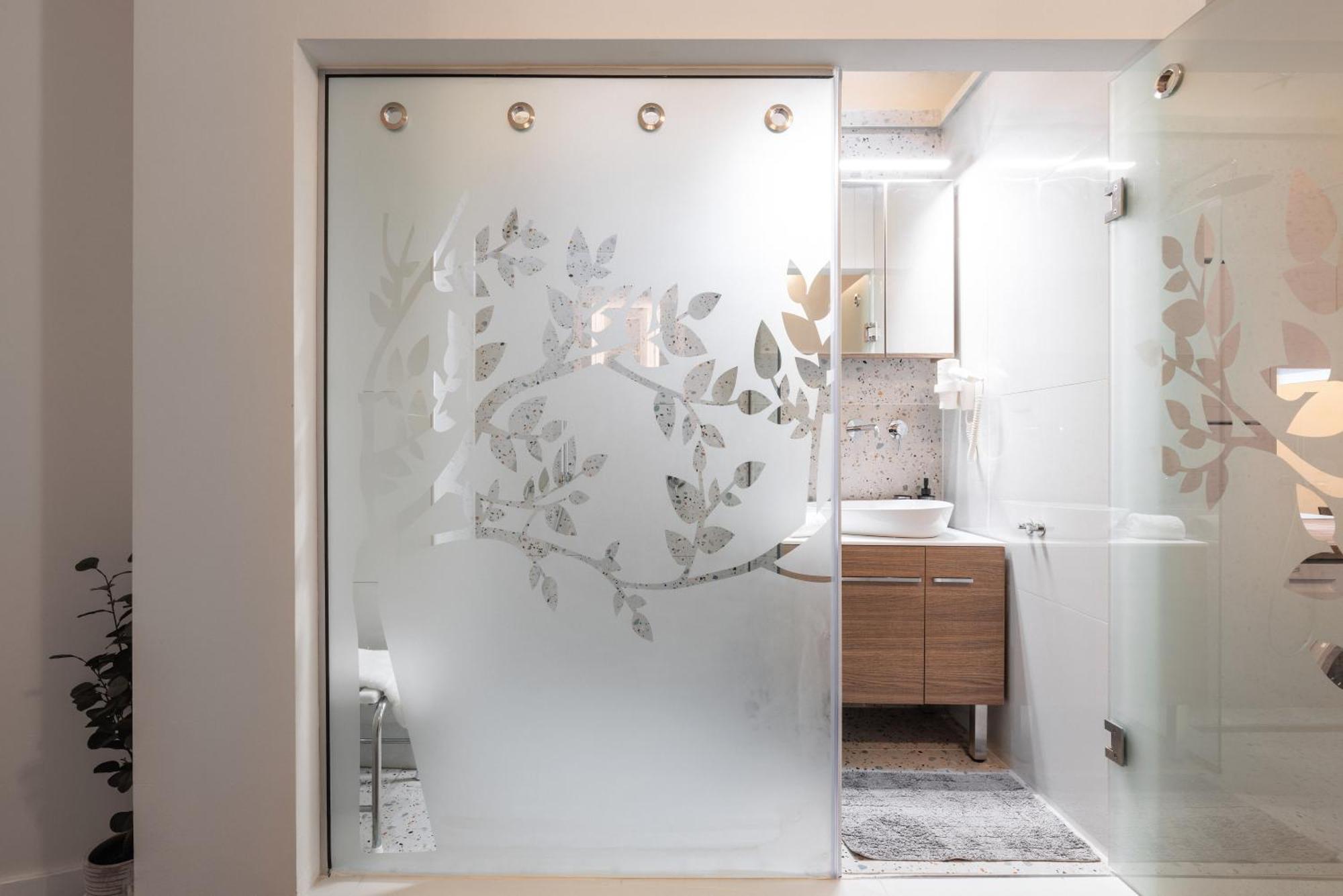 Couple-In Magical Suite With Jacuzzi Thessaloniki Exterior photo