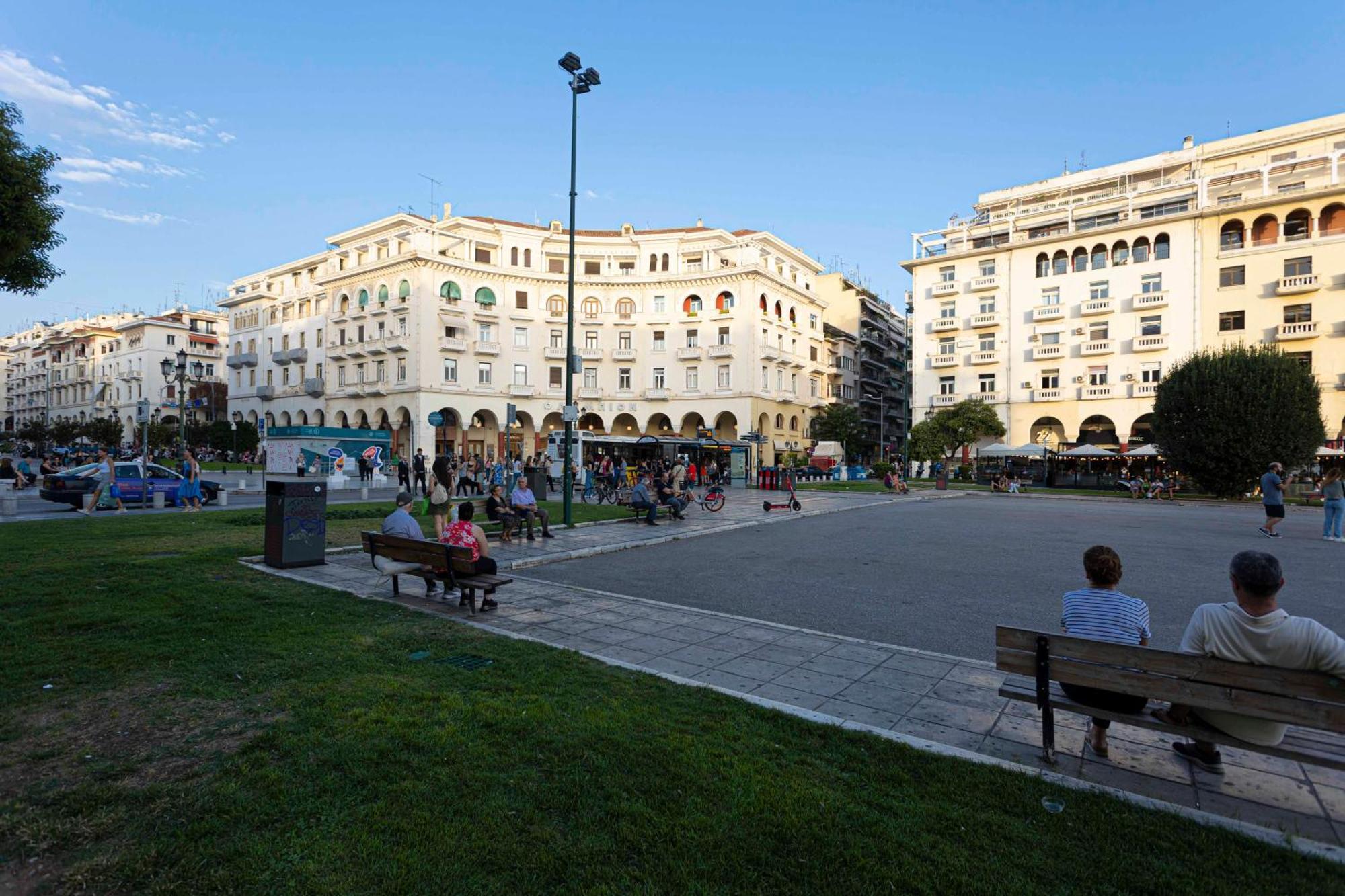 Couple-In Magical Suite With Jacuzzi Thessaloniki Exterior photo