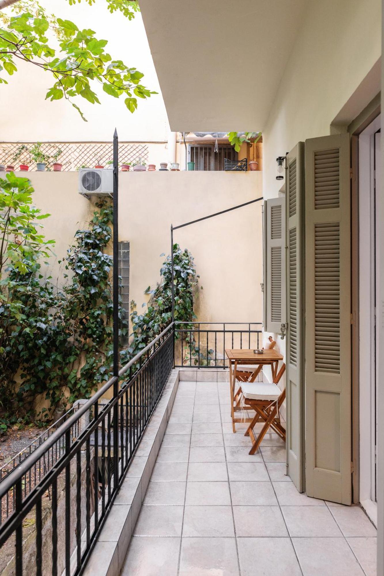Couple-In Magical Suite With Jacuzzi Thessaloniki Exterior photo