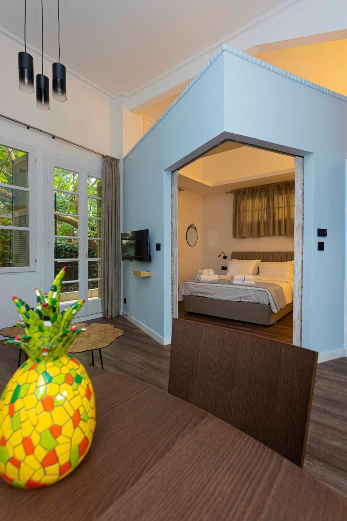 Couple-In Magical Suite With Jacuzzi Thessaloniki Exterior photo