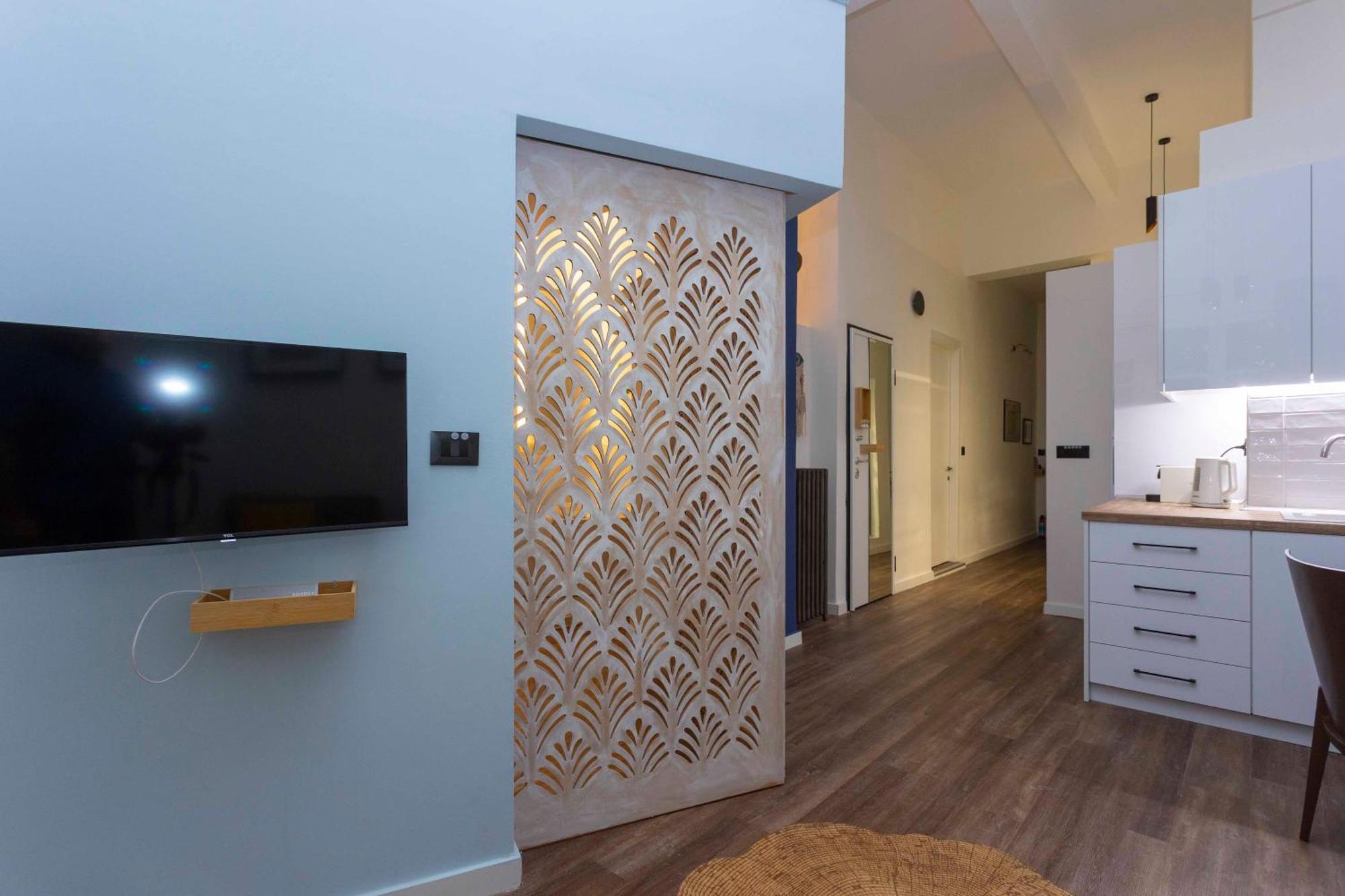Couple-In Magical Suite With Jacuzzi Thessaloniki Exterior photo